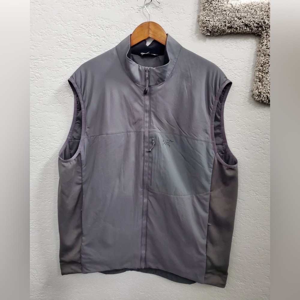 Men's Arcteryx Leaf Wolf Grey Atom LT Vest gen 2 - size XL - LIGHT WEAR.